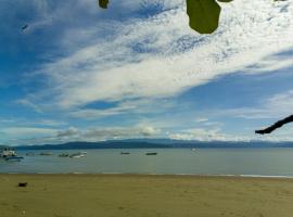 Cabinas Agua Luna (Frente al Mar), viešbutis mieste Puerto Chimenesas