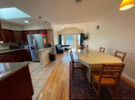 Business & Family Friendly Balcony Jacuzzi Free Park, apartment in Jersey City