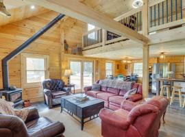 Secluded Cabin with Mtn Views about 33 Mi to Bigfork!, hotel v destinaci Bigfork