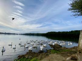 Curlews, cabin in Feock