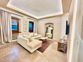 Historic lakeside villa w/ majestic Tre Cime views، فندق في أورونزو دي كادوري