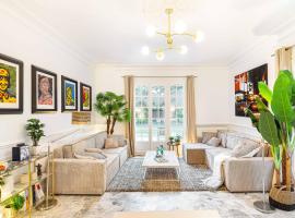 Grand & Classy Apartment with Private Garden, Villa des Ammonites, hôtel pour les familles à Meudon