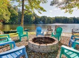 Maine Waterfront Home with Fire Pit and Scenic Views!, villa Spang Mills városában