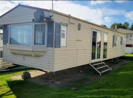 2 Bedroom Caravan With Sea Views, hotel v mestu Eastchurch