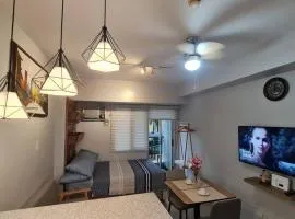 Affordable Condo in Makati w/ Wi-Fi, Netflix, Pool