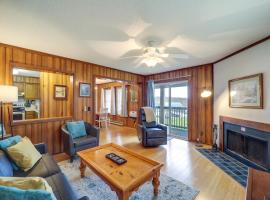 Beech Mtn Condo with Slope View and Resort-Style Perks, hotel en Beech Mountain