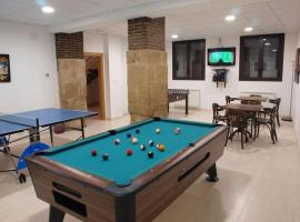 Apartamentos Berdiel, hotel em Casbas de Huesca