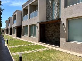 Duplex - Doppio I, hotel com estacionamento em San Luis