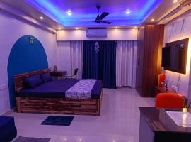 Elegant Xanadu Studio 604 -Pool, Airport, CC2 Mall, hotel v destinaci Kalkata