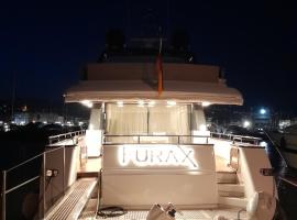 Luxury Yacht Portosole, alojamiento en un barco en San Remo