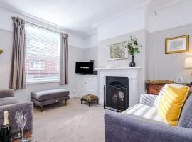 Central 2-bed home in Chester by 53 Degrees Property - Amazing location, Ideal for Couples - Sleeps 4!
