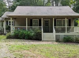 Tate Creek Cottage in Wine Country - Fenced-In Yard for Pets - New Listing!