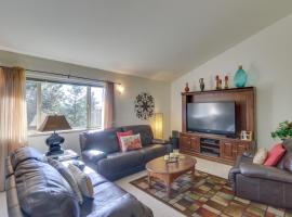 1 Mi to Flathead Lake Bigfork Village Retreat, hotel di Bigfork