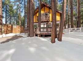 Snow Summit Chalet - Walk to Snow Summit with Hot Tub and Game Room!