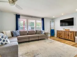 Hillsboro Hideaway with Private Hot Tub and Bunkhouse!