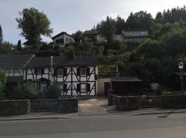 Haus am Fluss, hotel with parking in Urft