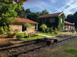 Échappée Enchantée dans une Ancienne Gare au Bord de la Forêt d'Orléans - FR-1-590-268