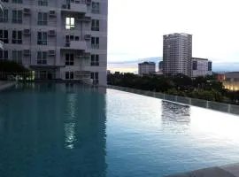 Abreeza 1BR condo w/ balcony,wifi & Netflix