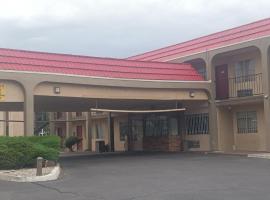 Tree Inn & Suites Albuquerque, 5-звездочный отель в Альбукерке