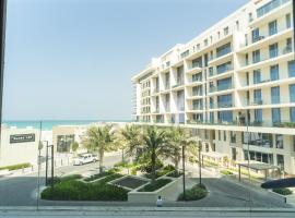 Luxury, 3 bedrooms, Saadiyat Island, spacious, beach & pool, restaurants, gym: Abu Dabi'de bir kiralık tatil yeri