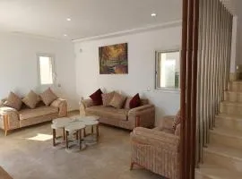Une villa duplex de luxe V1 avec pisicne à Djerba