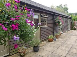 Country garden retreat near Henley on Thames, Hotel mit Parkplatz in Rotherfield Peppard