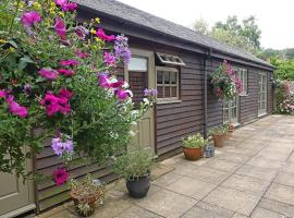 Country garden retreat near Henley on Thames, hotel en Rotherfield Peppard