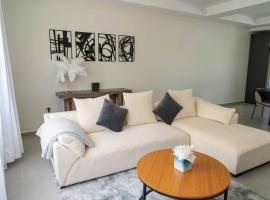 Spacious 3BR Home with Own Private Cozy Pool, Ferienwohnung in Koolbaai