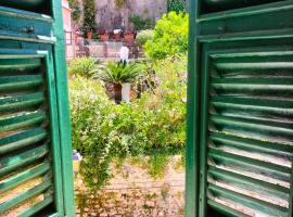 La terrazza di Ameglia alta, hotell sihtkohas Ameglia