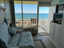 OB Oceanfront Studio - closest to the beach, hotel di Ormond Beach