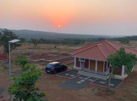 Villa 135 Konkan Trails Dapoli Only families welcomed, parkimisega hotell sihtkohas Kolthare