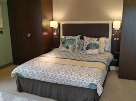 Suite Deluxe vue sur Golf, apart-hotel em Juvignac