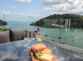 Pine Lodge - Private Parking, holiday home in Kingswear