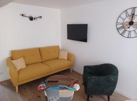 Duplex cosy et douillet – apartament w mieście Ernée