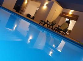 Estupenda casa rural en Hinojos – hotel w mieście Hinojos