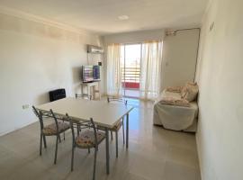 Departamento céntrico con cochera, tarifa en USD，位于瓜莱瓜伊丘的低价酒店