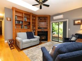 Monthly Furnished North Saanich Haven 2BR Retreat, place to stay in North Saanich