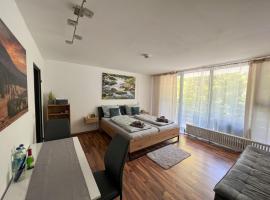 Helle FeWo am Waldrand - mit Balkon, Pool & Sauna, accommodation in Freyung