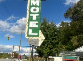 Whispering Pines Motel, hotell i Asheville