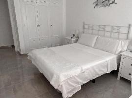 Precioso dormitorio en el centro de Torremolinos, alloggio in famiglia a Torremolinos