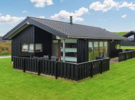 8 person holiday home in Hj rring, hotell i Lønstrup