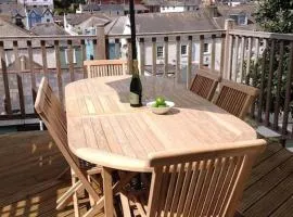 Peaceful, central Dartmouth location. Sleeps 6