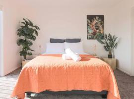 CBD with Style and Luxury - Free Parking, cottage in Christchurch