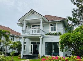 Family Villa in Sea Links Beach City Mũi Né, вилла в Муйне