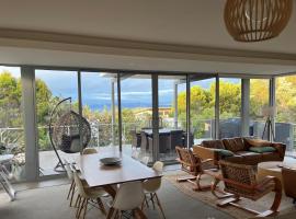 Burraneer - Freycinet Holiday Houses, villa i Coles Bay