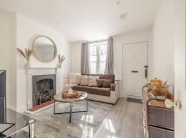 Cosy Cottage: Your Central Windsor Retreat, hotel di Windsor