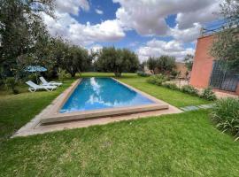 Maison sur terrain privé de 1200m2 avec piscine4x12, cottage sa Marrakech