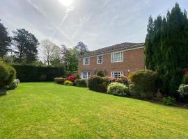 Spacious 4 Bedroom House with Garden and Parking, cheap hotel in Ecclesall