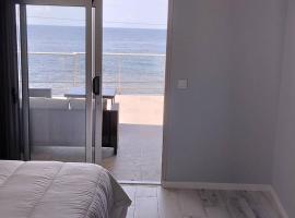 Apt. 'A Bicuda' by The Cliff Coast Accomodation, hotel in Paul do Mar