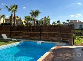 Villa Stand Alone With Private Pool & Garden In Allegria Compound - Sheikh Zayed, hotel em Cidade 6 de Outubro